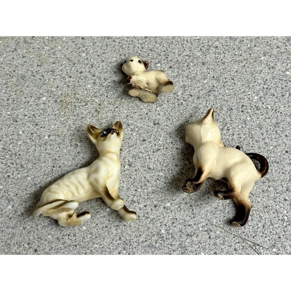 Vtg ceramics (10) Siamese Cat Kitty with Blue Eyes Figurine Playful Pounce Cute